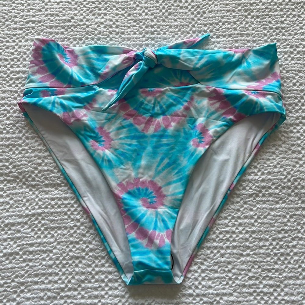 NWOT Beach Riot